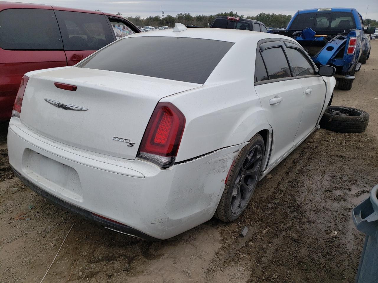Photo 4 from auction – 2019 CHRYSLER 300 S with VIN 2C3CCABG3KH516361