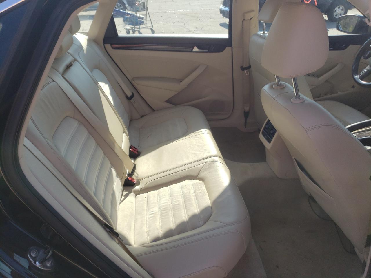 Photo 6 from auction – 2014 VOLKSWAGEN PASSAT SEL with VIN 1VWCN7A34EC011389