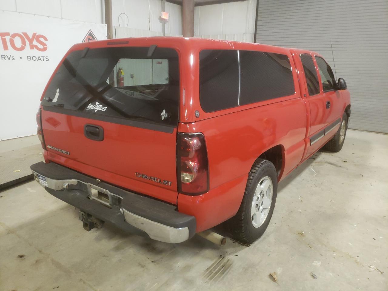 Photo 4 from auction – 2005 CHEVROLET SILVERADO with VIN 2GCEC19T351117311