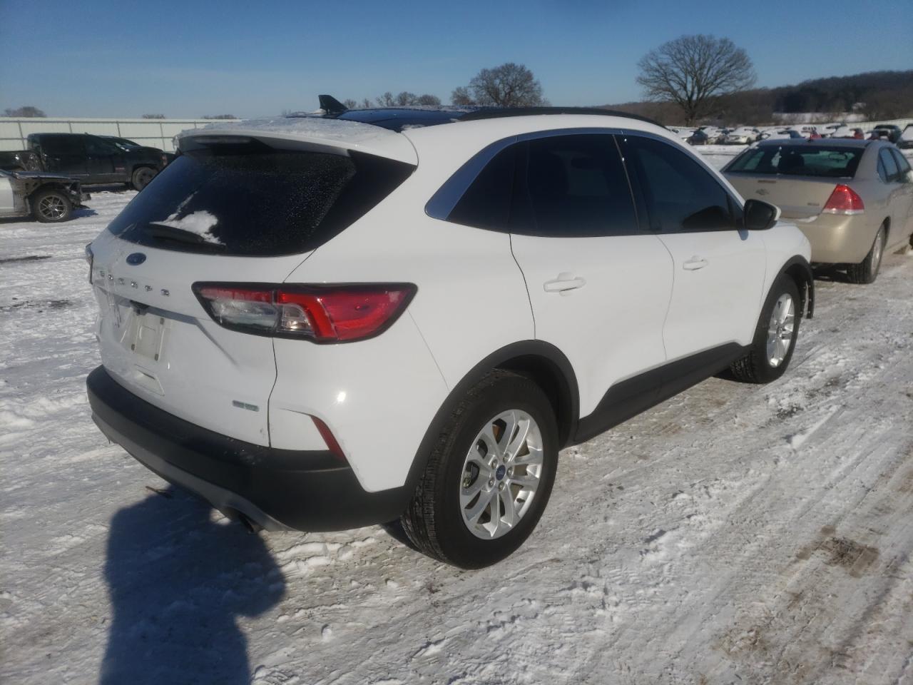 Photo 4 from auction – 2020 FORD ESCAPE SE with VIN 1FMCU0G60LUA91517