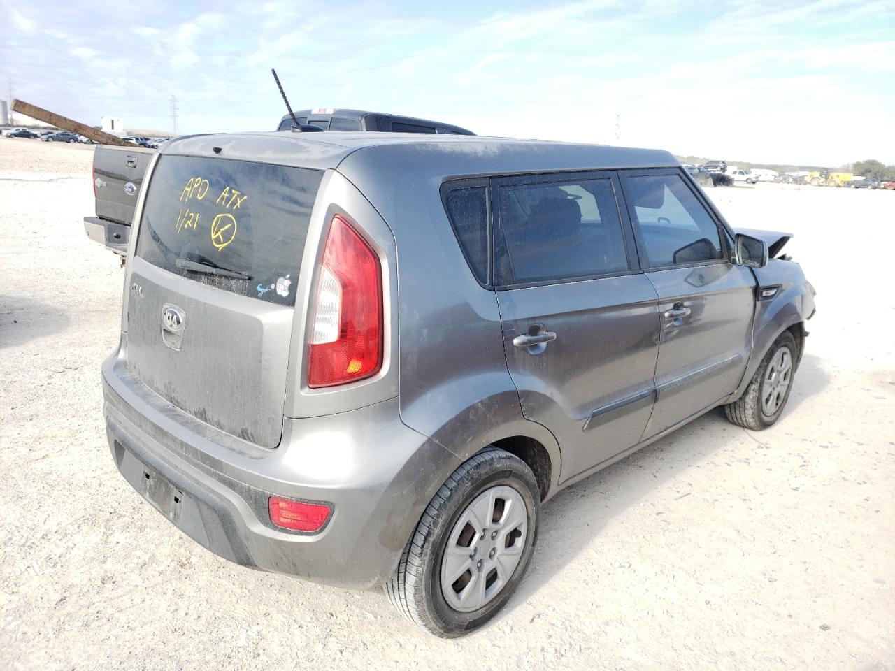Photo 4 from auction – 2013 KIA SOUL with VIN KNDJT2A50D7520925