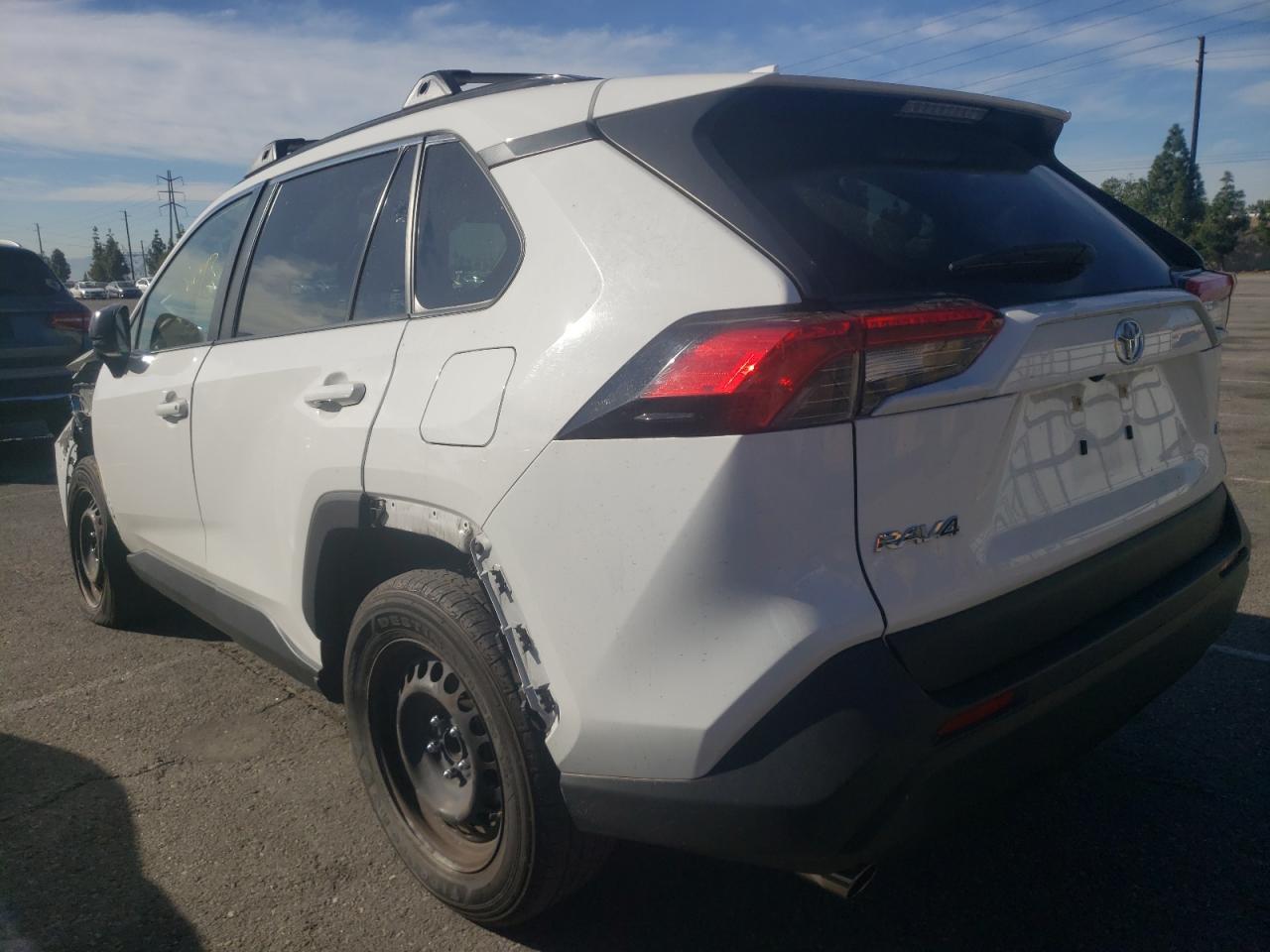 Photo 3 from auction – 2020 TOYOTA RAV4 LE with VIN JTMH1RFV9LD054577