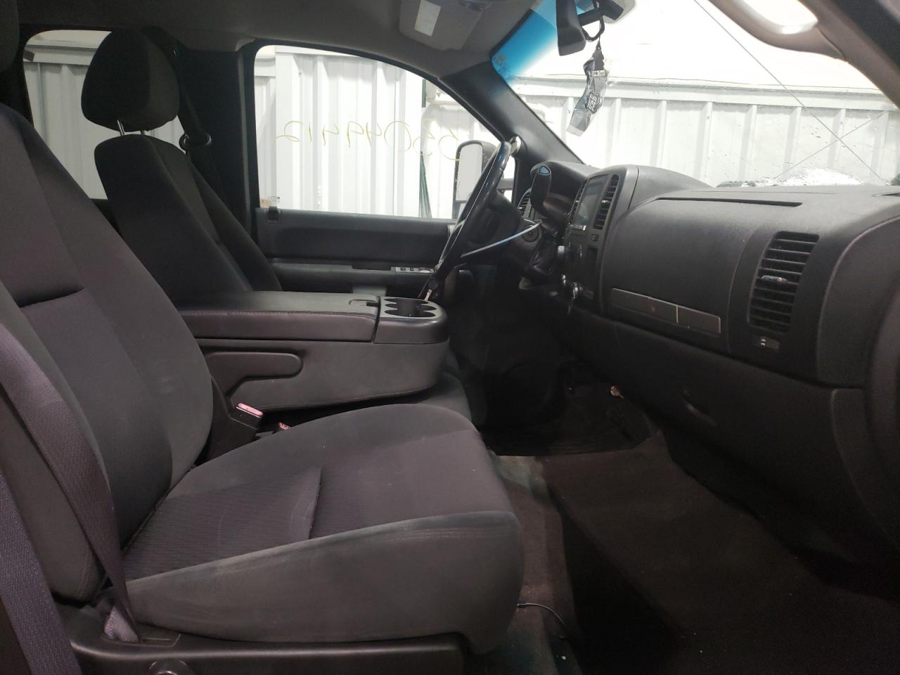 Photo 5 from auction – 2017 CHEVROLET SILVERADO with VIN 1GCHK59689E151623