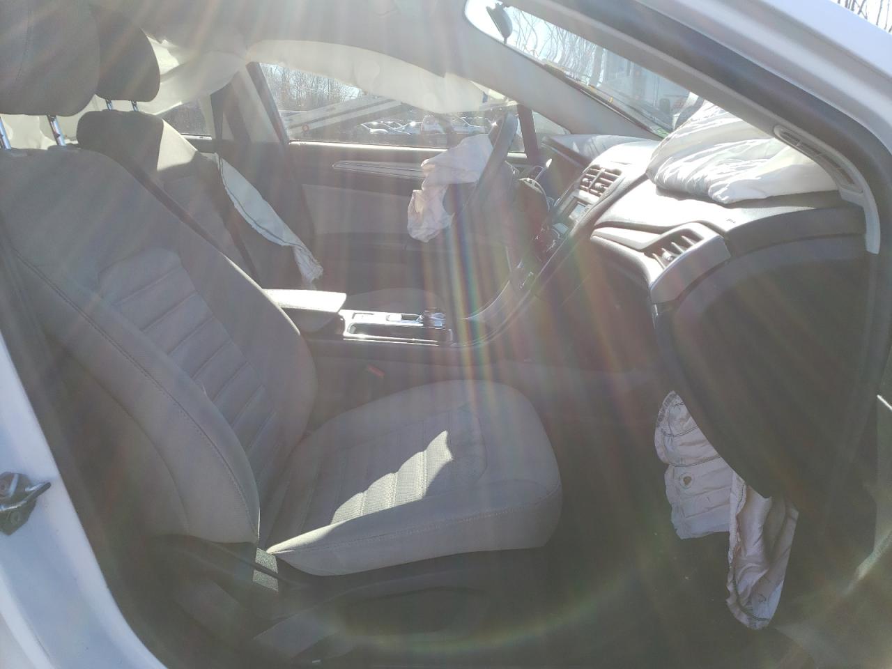 Photo 5 from auction – 2017 FORD FUSION S with VIN 3FA6P0G79HR390686