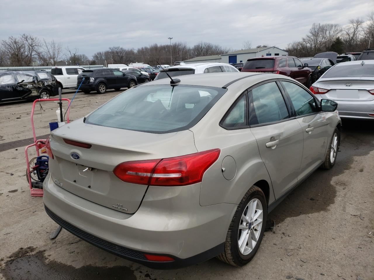 Photo 4 from auction – 2015 FORD FOCUS SE with VIN 1FADP3F25FL344931