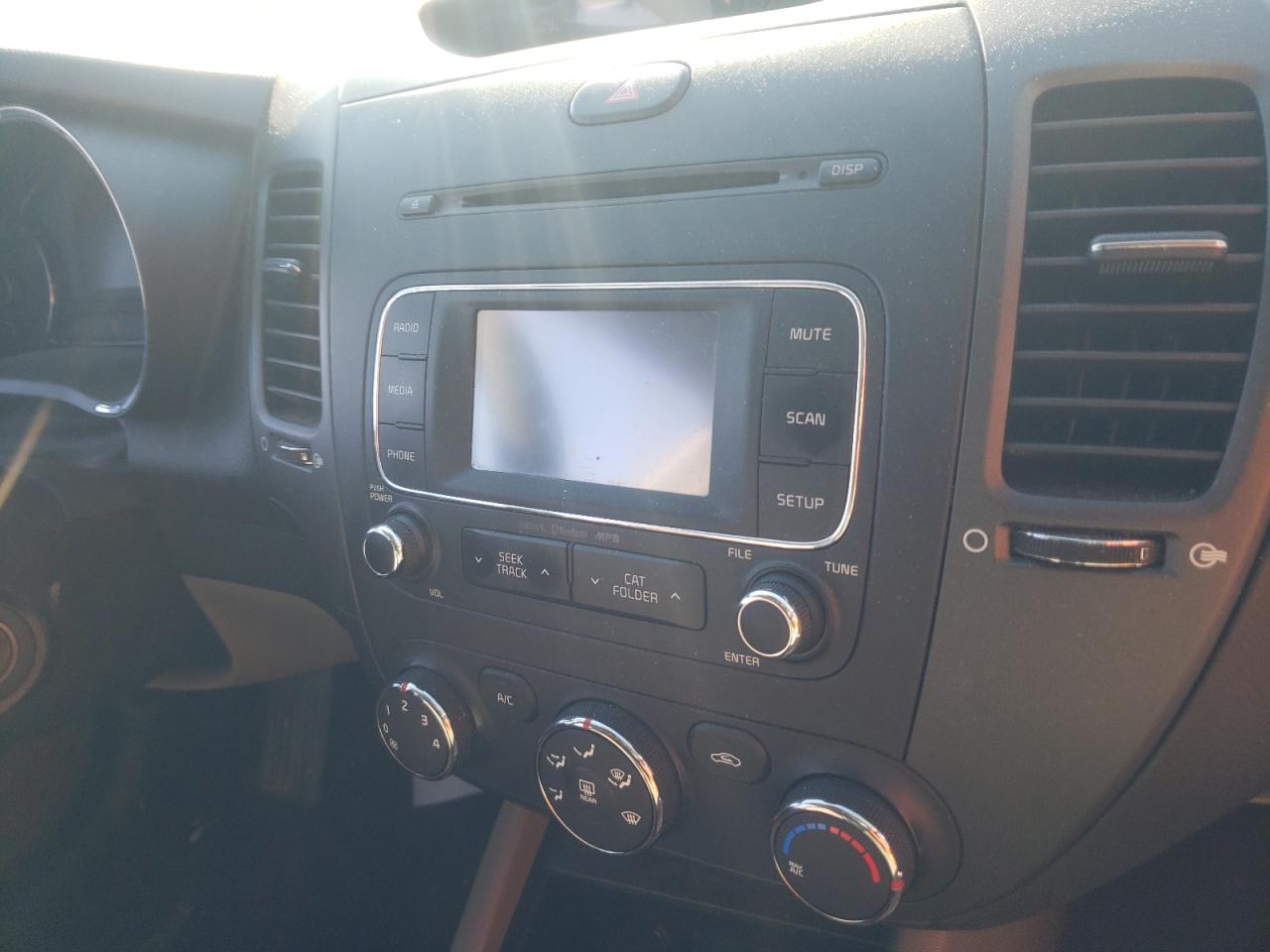 Photo 9 from auction – 2016 KIA FORTE LX with VIN KNAFX4A62G5603476