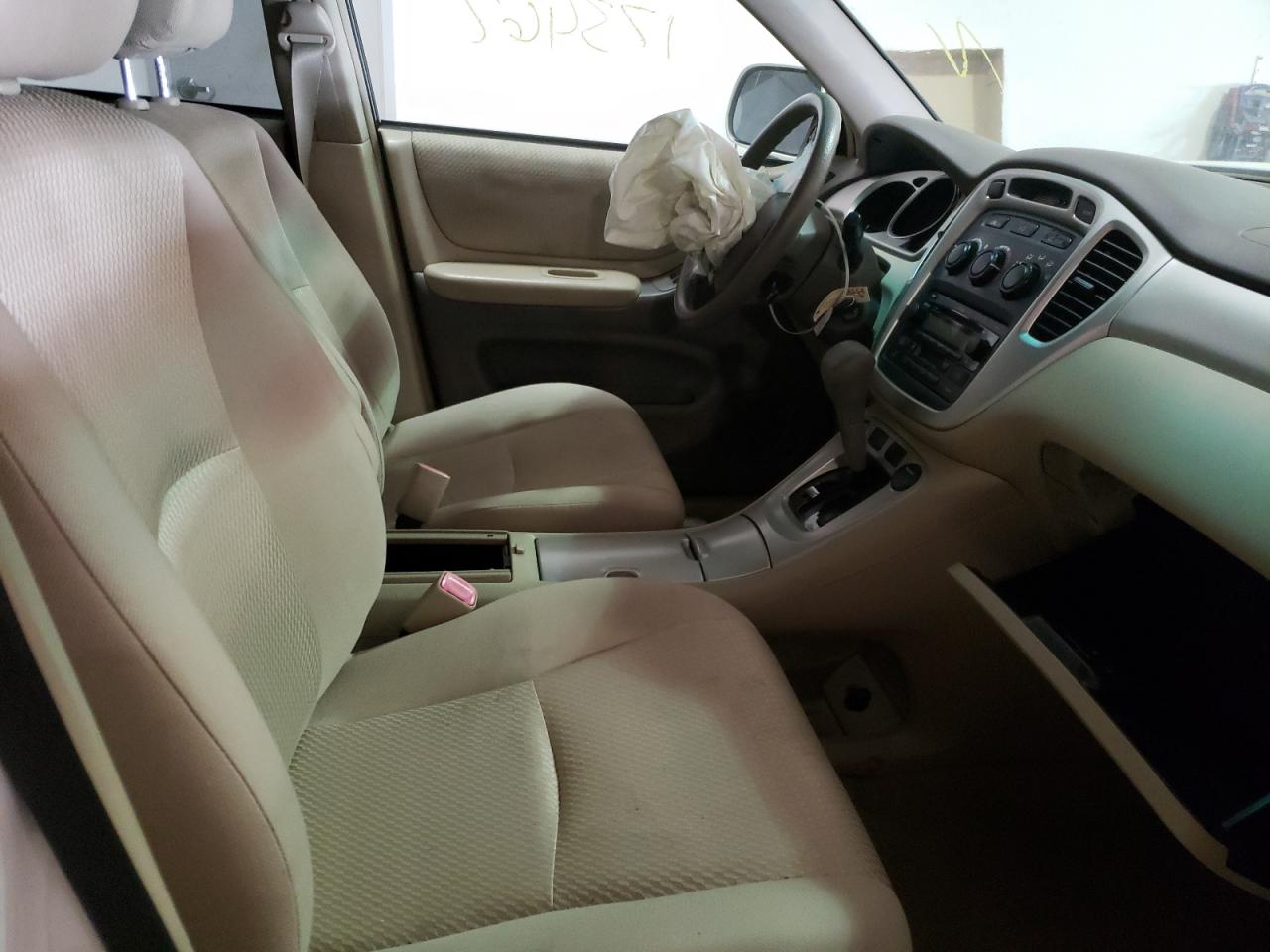 Photo 5 from auction – 2006 TOYOTA HIGHLANDER with VIN JTEGP21A260125275