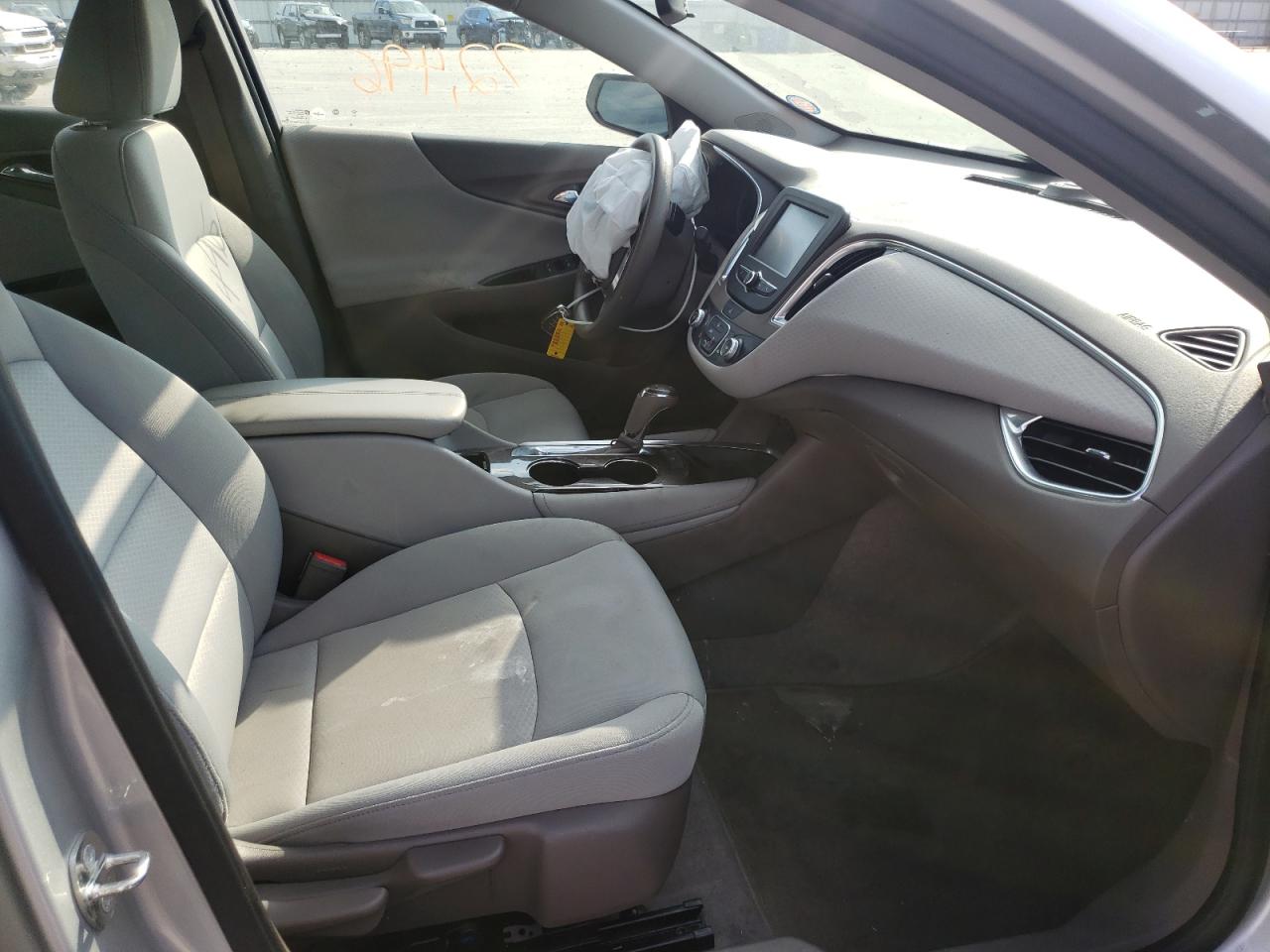 Photo 5 from auction – 2018 CHEVROLET MALIBU LT with VIN 1G1ZD5ST2JF231845