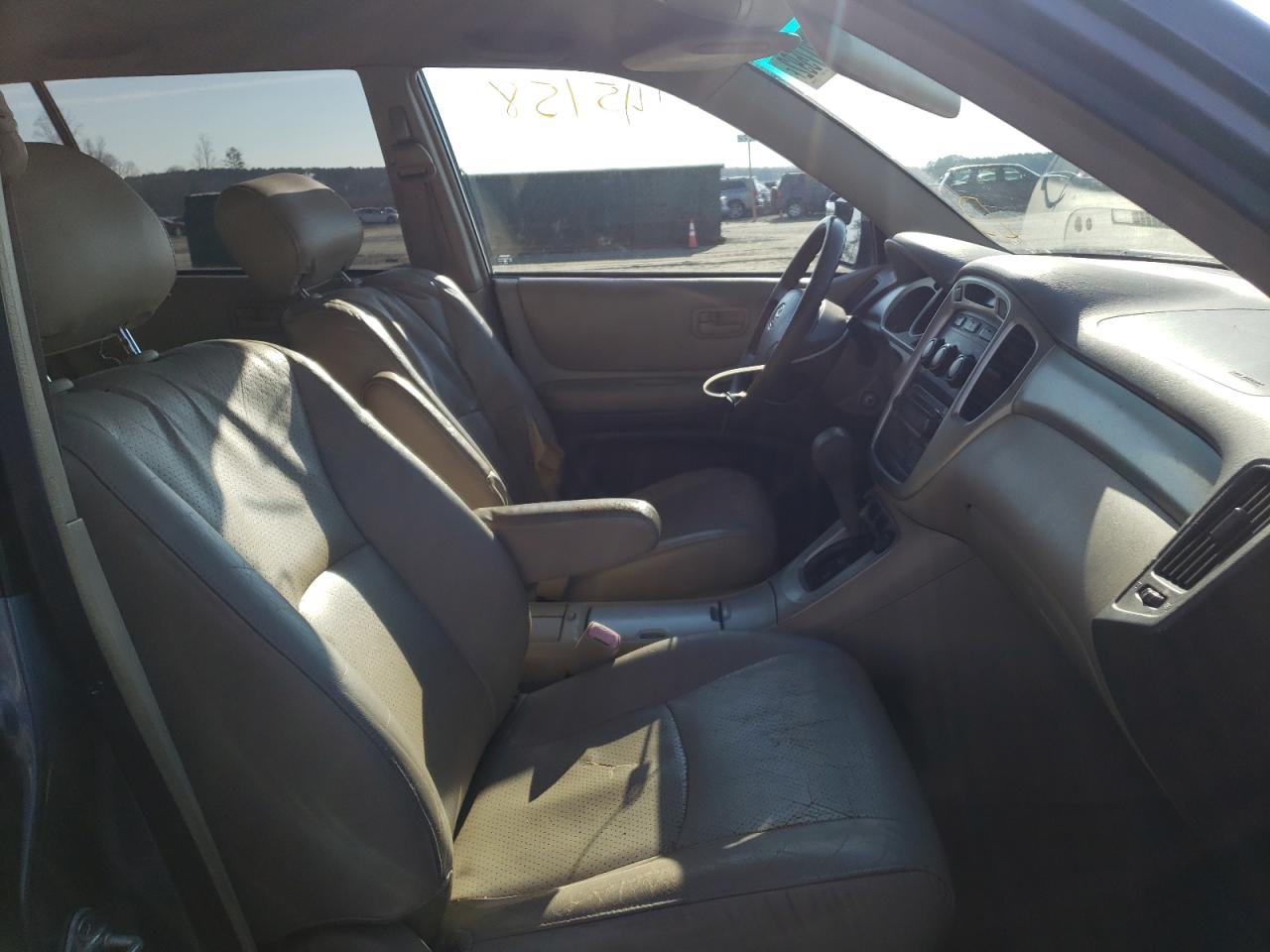Photo 5 from auction – 2004 TOYOTA HIGHLANDER with VIN JTEGD21A240092476
