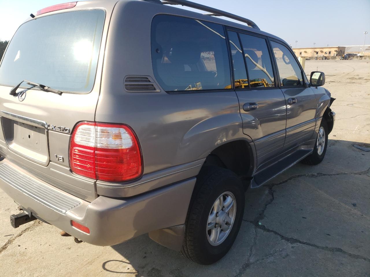 Photo 16 from auction – 2000 LEXUS LX 470 with VIN JT6HT00W7Y0099689