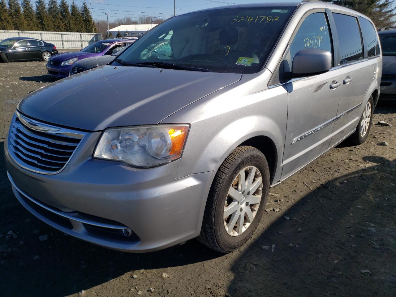 Photo 2 from auction – 2014 CHRYSLER TOWN & COU with VIN 2C4RC1BG4ER165741