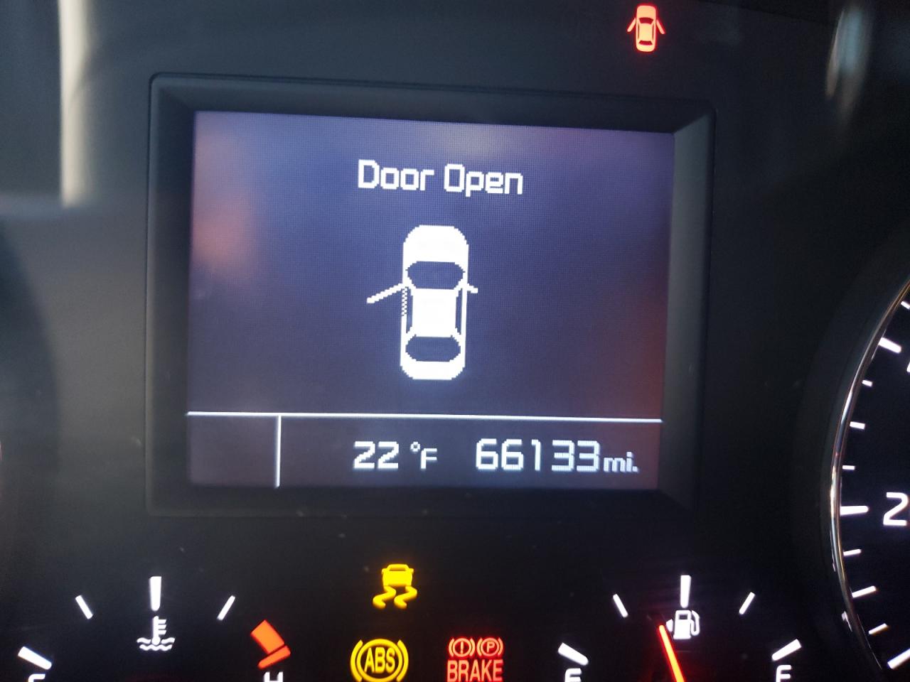 Photo 8 from auction – 2014 KIA CADENZA PR with VIN KNALN4D78E5167386