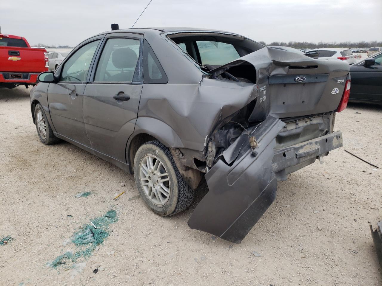 Photo 3 from auction – 2006 FORD FOCUS ZX4 with VIN 1FAFP34N96W214249