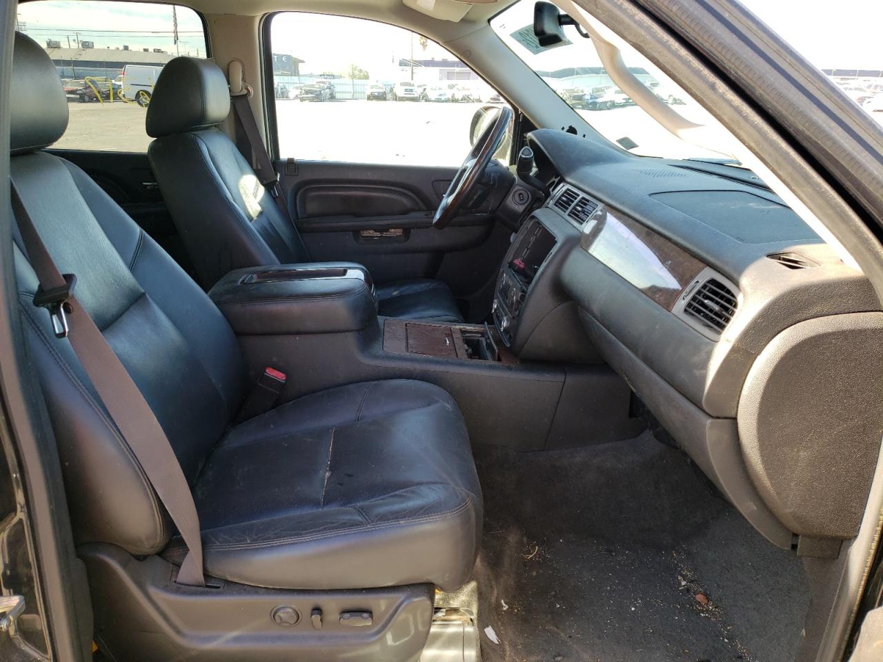 Photo 5 from auction – 2011 GMC YUKON DENA with VIN 1GKS2EEFXBR378519