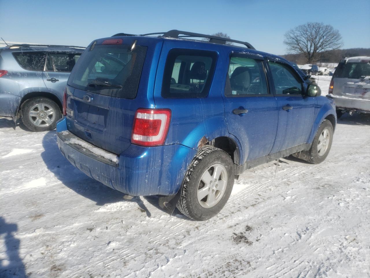 Photo 4 from auction – 2011 FORD ESCAPE XLS with VIN 1FMCU0C71BKA91339