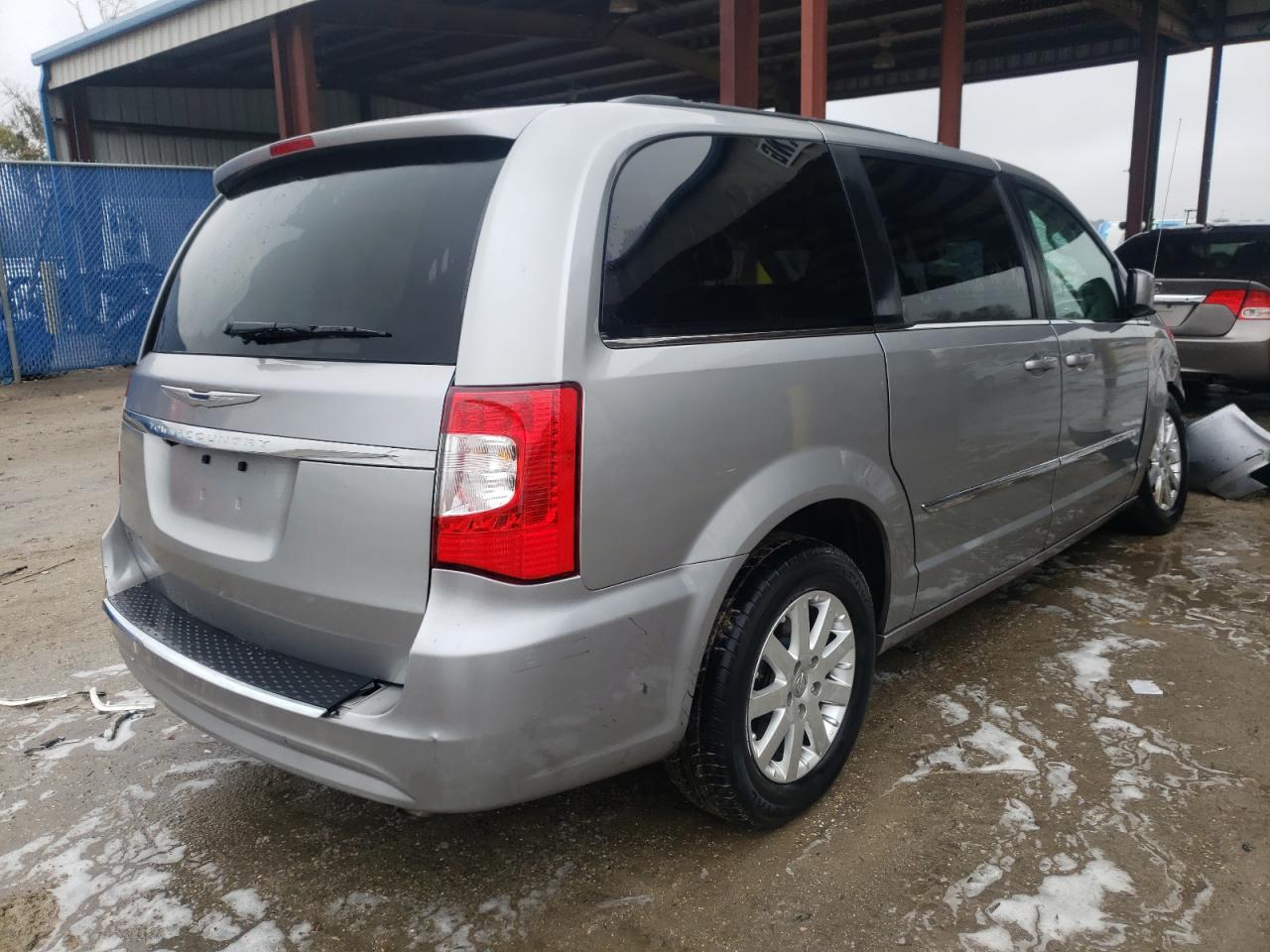 Photo 4 from auction – 2016 CHRYSLER TOWN & COU with VIN 2C4RC1BG4GR280469