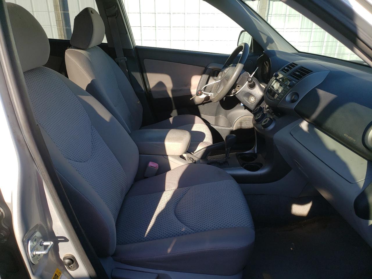 Photo 5 from auction – 2008 TOYOTA RAV4 with VIN JTMBD33V385162998