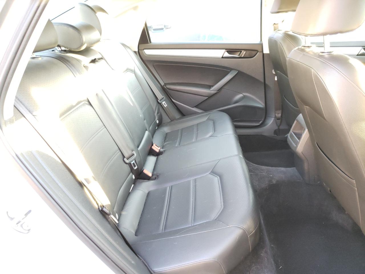 Photo 6 from auction – 2012 VOLKSWAGEN PASSAT SE with VIN 1VWBP7A36CC040203
