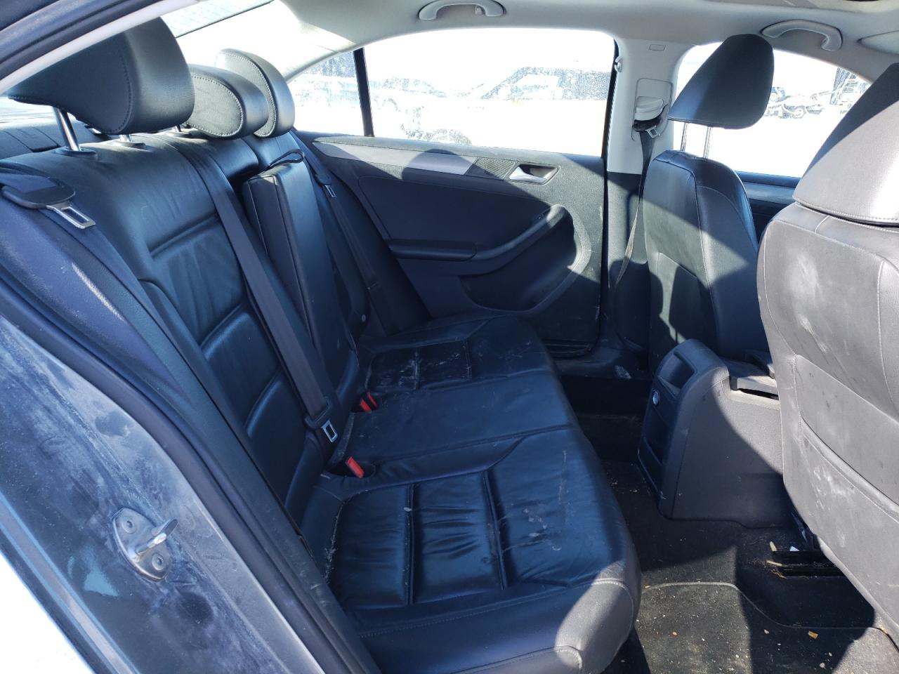 Photo 6 from auction – 2015 VOLKSWAGEN JETTA TDI with VIN 3VWLA7AJ2FM224920