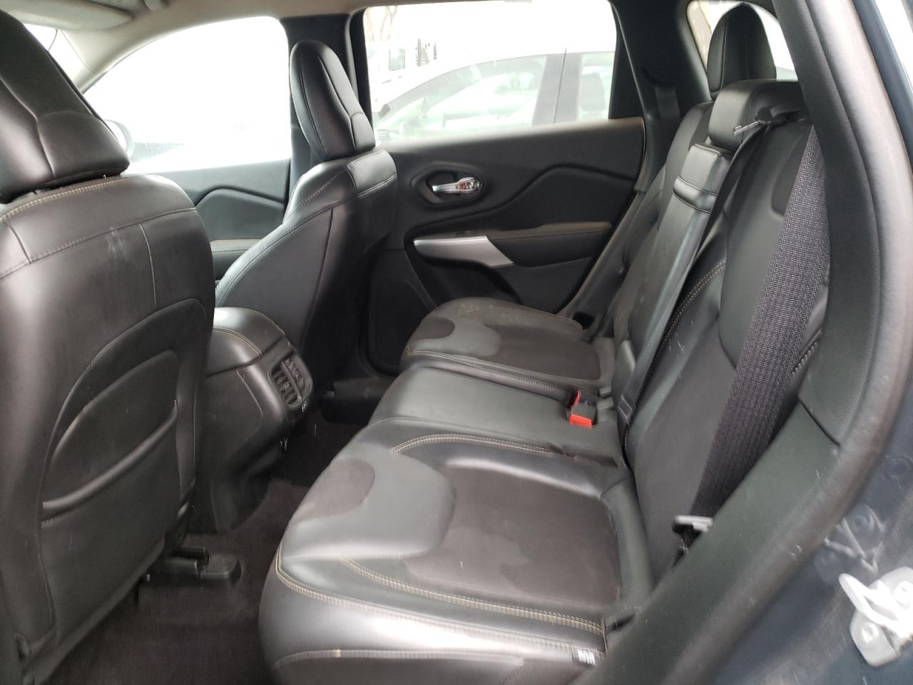 Photo 6 from auction – 2018 JEEP CHEROKEE L with VIN 1C4PJLLB0JD584274