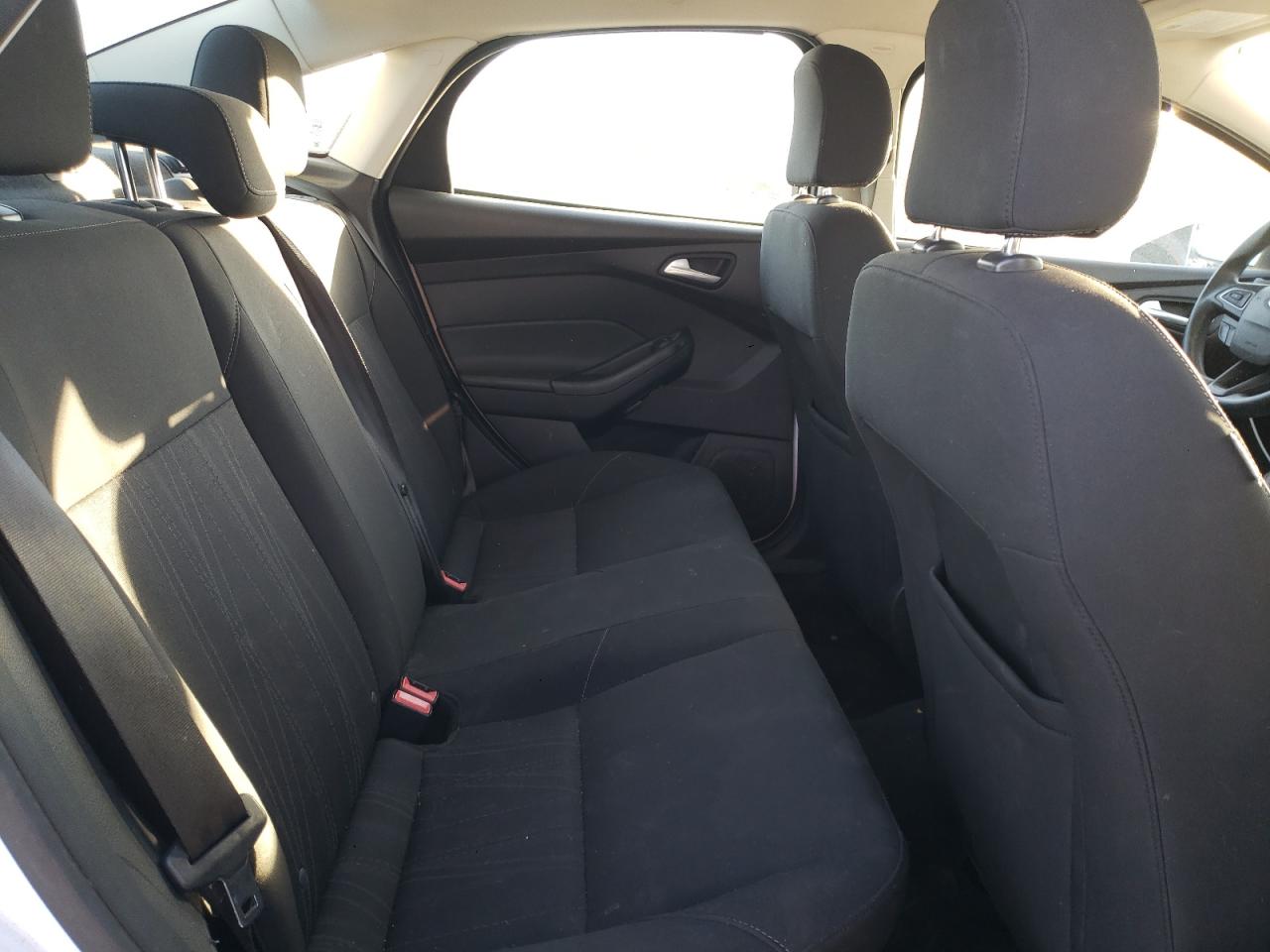 Photo 6 from auction – 2015 FORD FOCUS SE with VIN 1FADP3F26FL202751