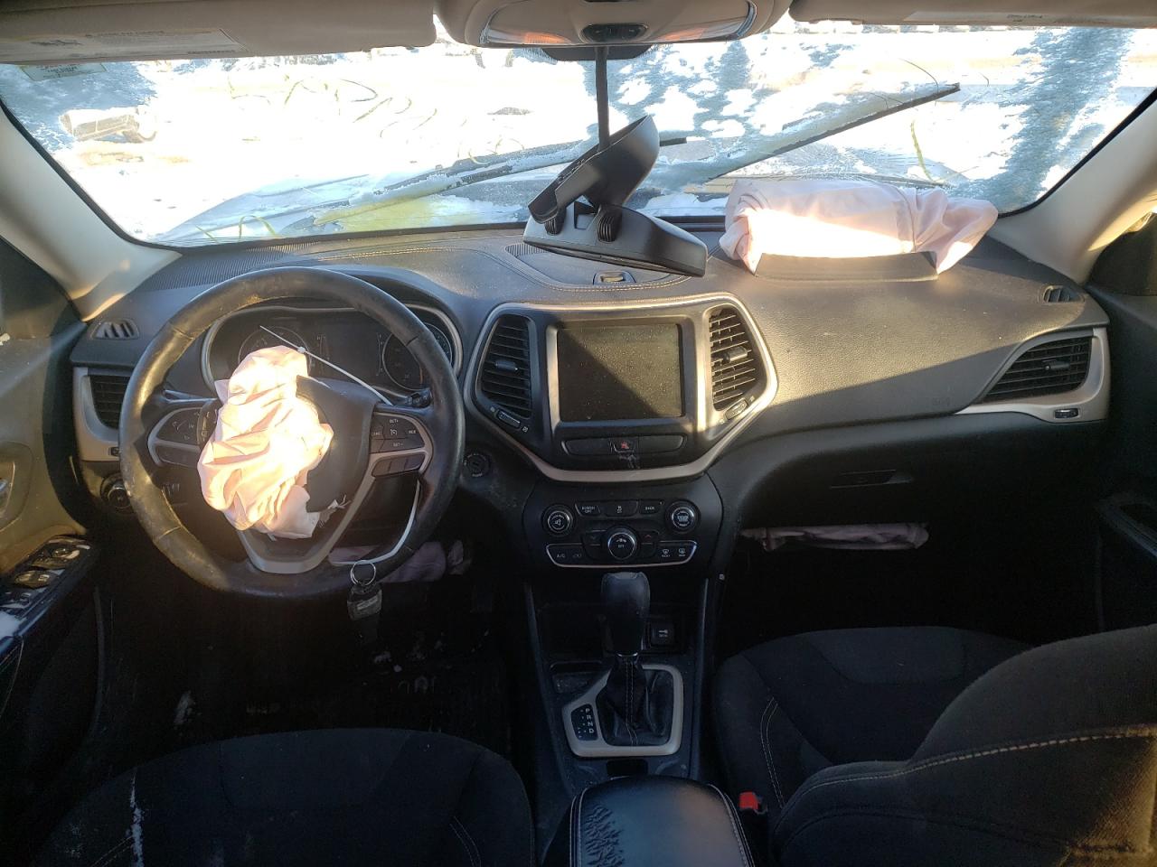 Photo 9 from auction – 2016 JEEP CHEROKEE L with VIN 1C4PJLCBXGW209702