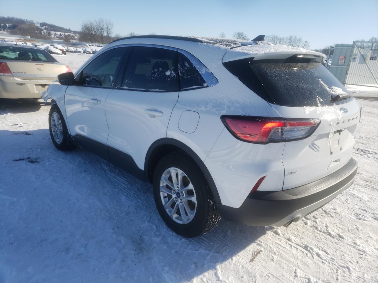 Photo 3 from auction – 2020 FORD ESCAPE SE with VIN 1FMCU0G60LUA91517