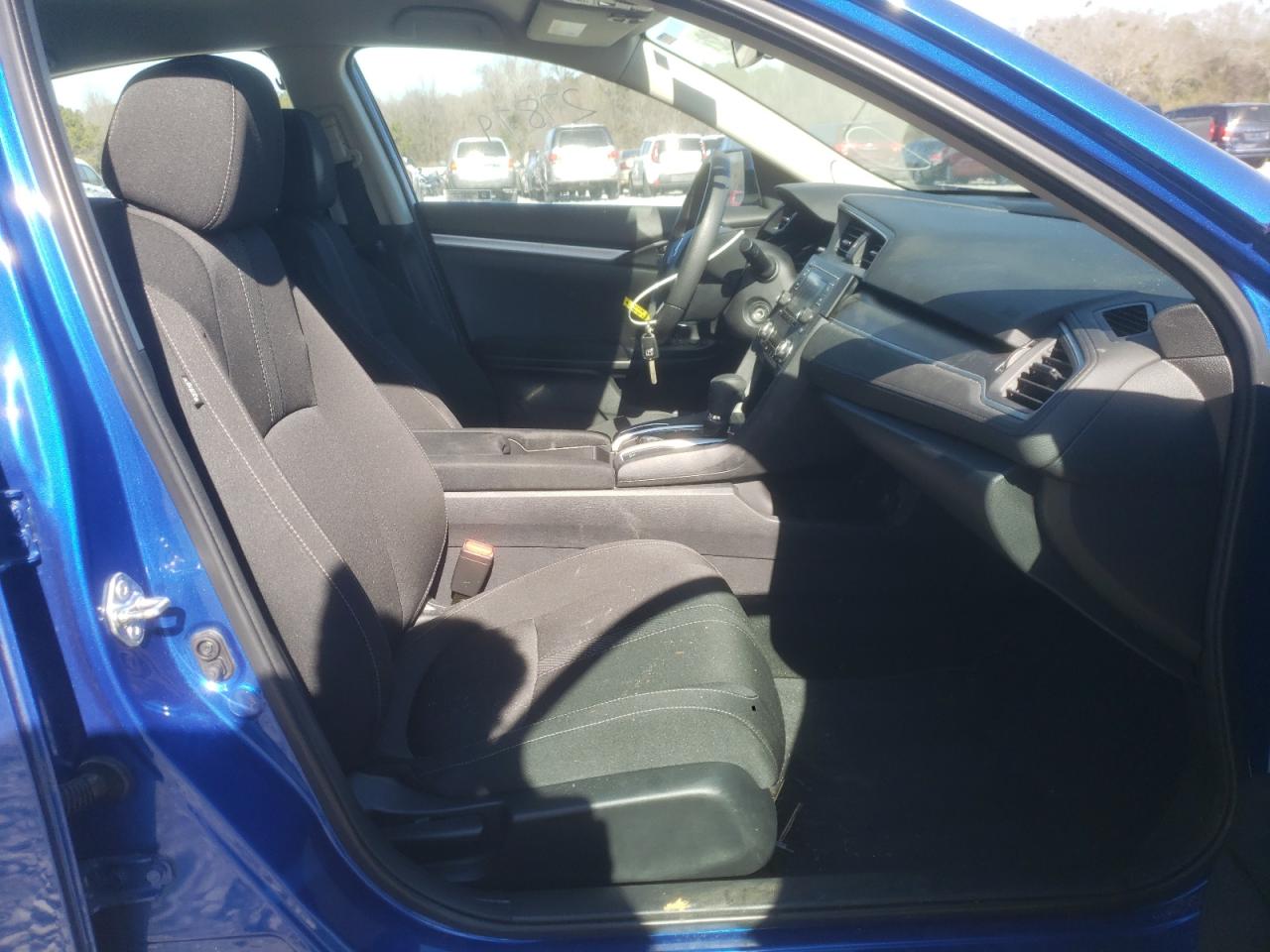 Photo 5 from auction – 2017 HONDA CIVIC LX with VIN 19XFC2F56HE080553