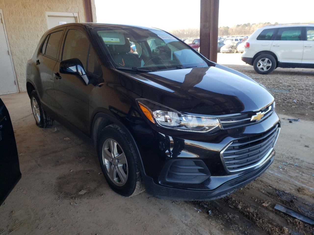 CHEVROLET TRAX LS 2021 with VIN KL7CJKSB5MB307756 - Photo from auction