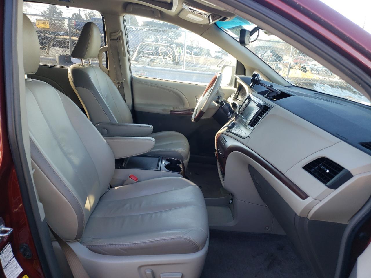 Photo 5 from auction – 2012 TOYOTA SIENNA XLE with VIN 5TDDK3DC5CS031442