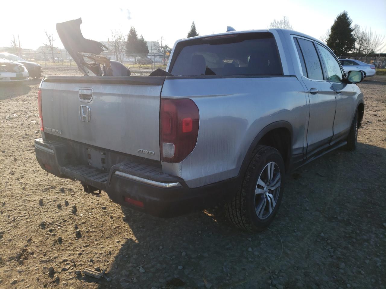 Photo 4 from auction – 2017 HONDA RIDGELINE with VIN 5FPYK3F47HB010179