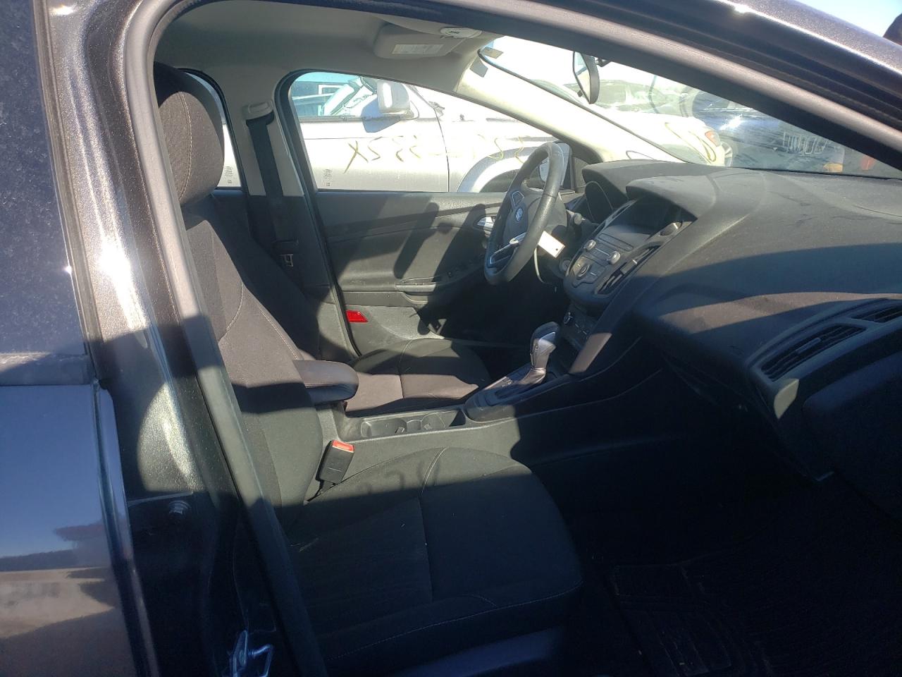 Photo 5 from auction – 2018 FORD FOCUS SE with VIN 1FADP3F27JL243530