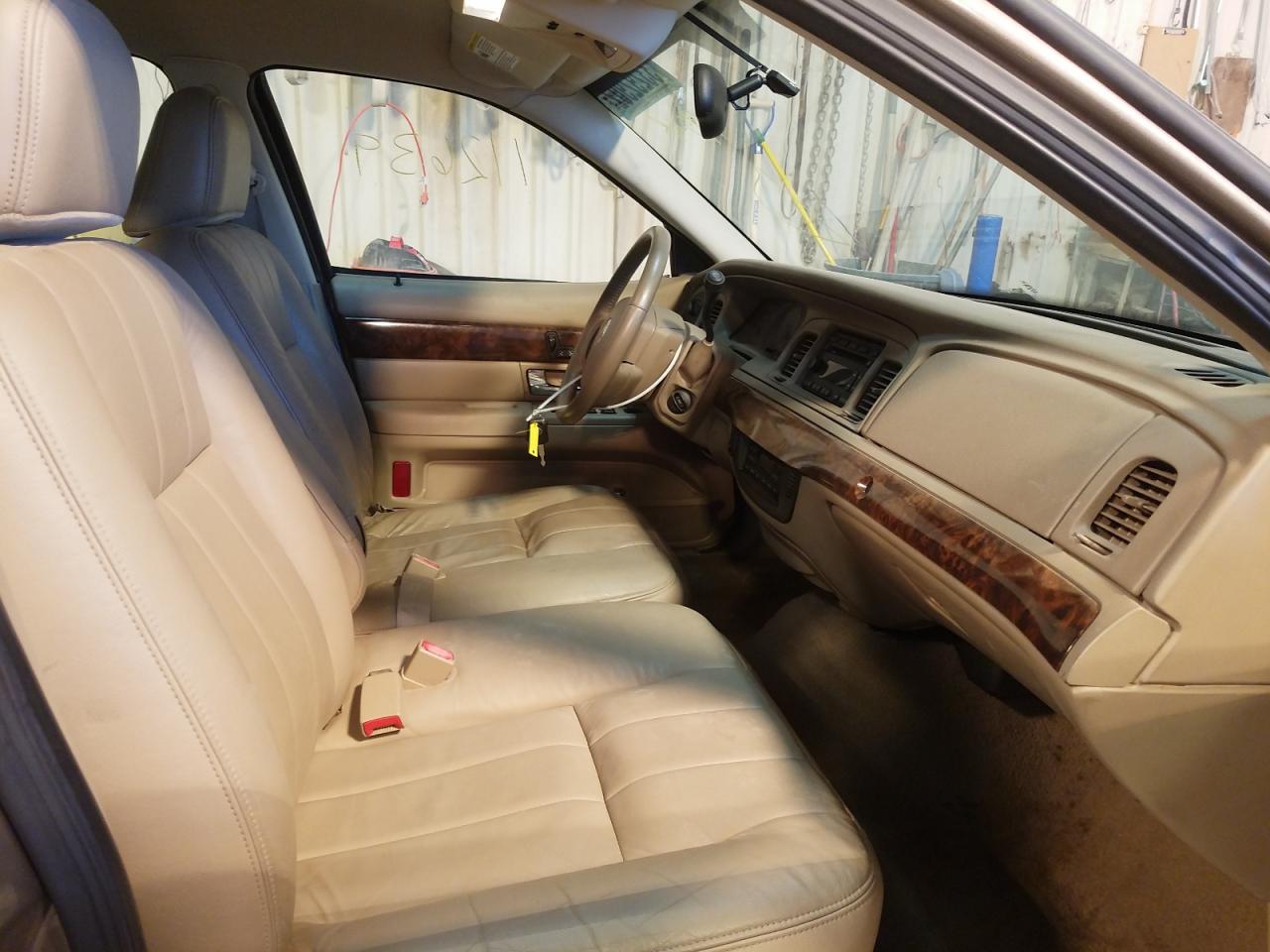 Photo 5 from auction – 2005 MERCURY GRAND MARQ with VIN 2MEFM75W85X633423