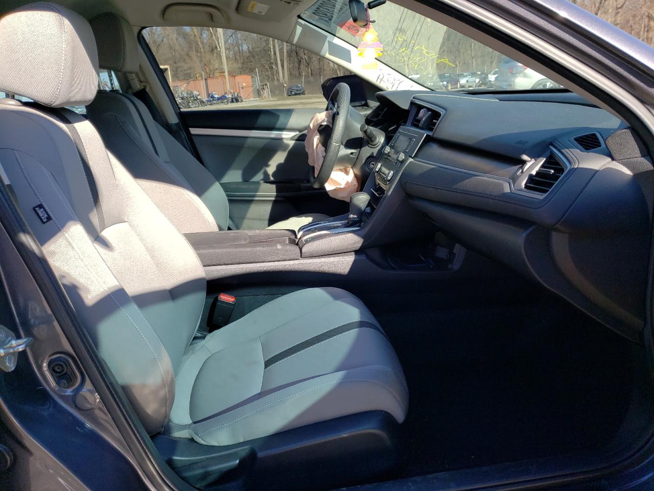 Photo 5 from auction – 2017 HONDA CIVIC LX with VIN 2HGFC2F56HH542518