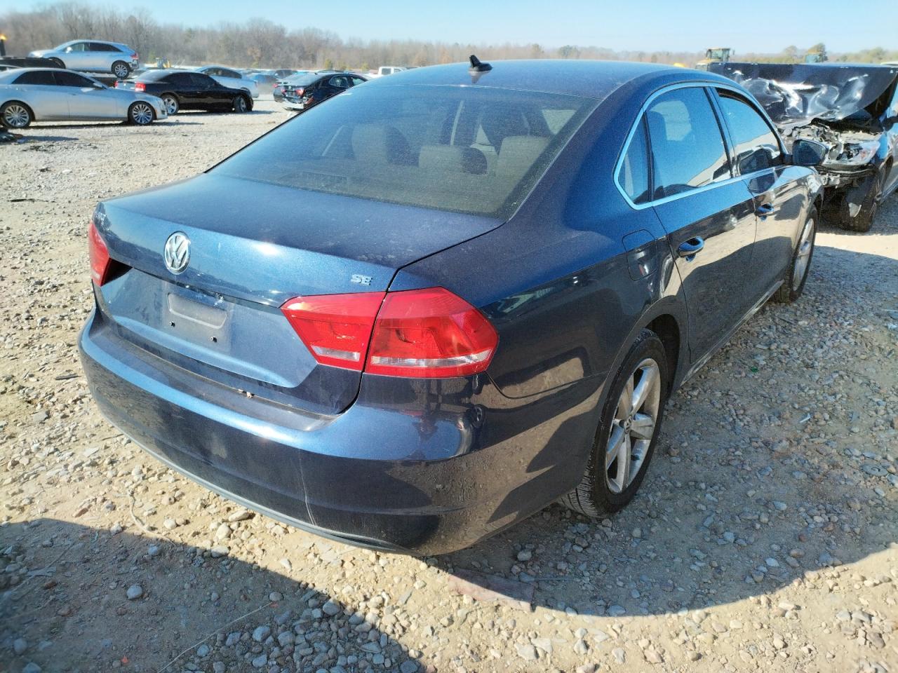 Photo 4 from auction – 2012 VOLKSWAGEN PASSAT SE with VIN 1VWBP7A38CC105830