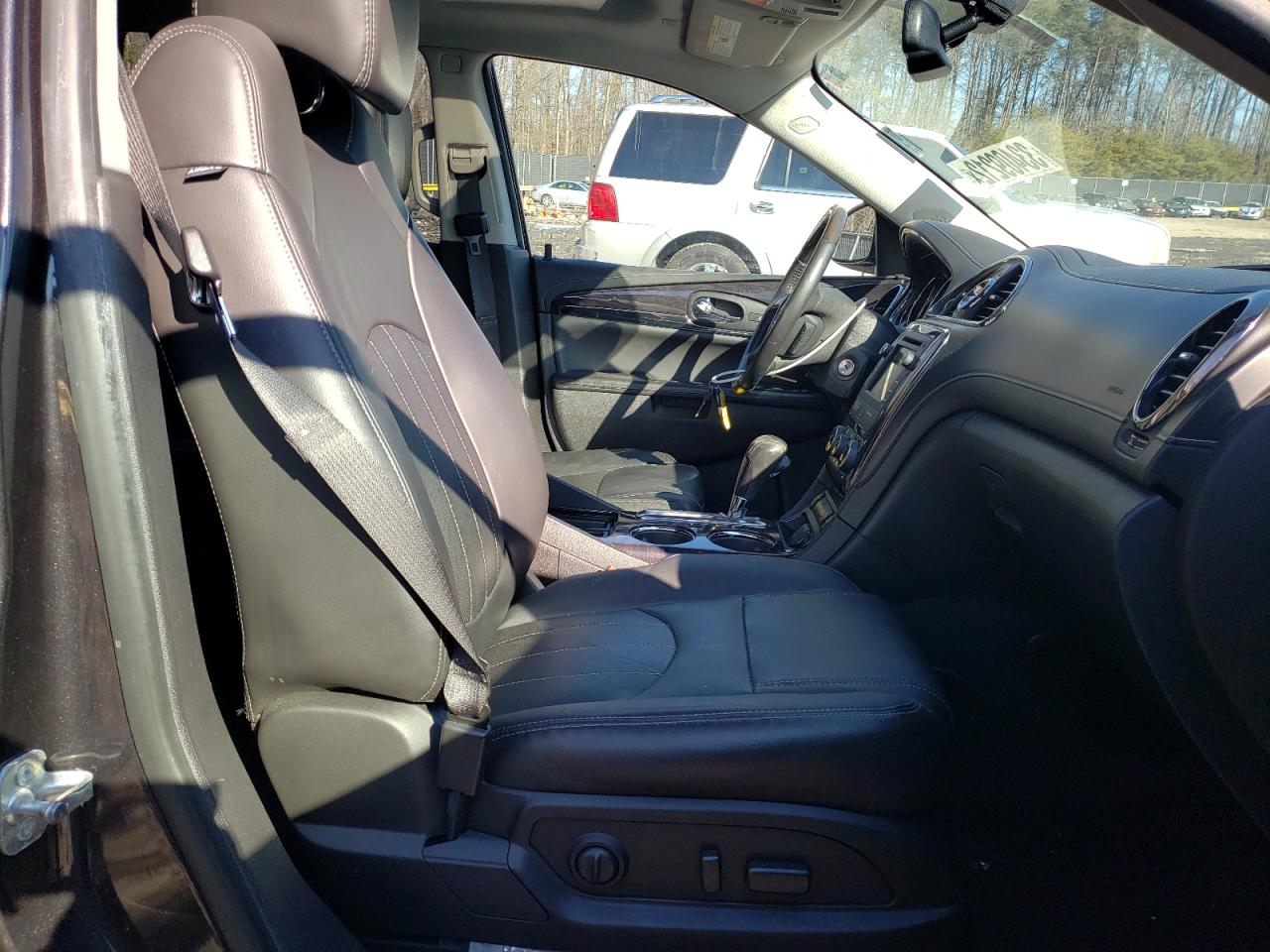 Photo 5 from auction – 2017 BUICK ENCLAVE with VIN 5GAKVBKD9HJ192029
