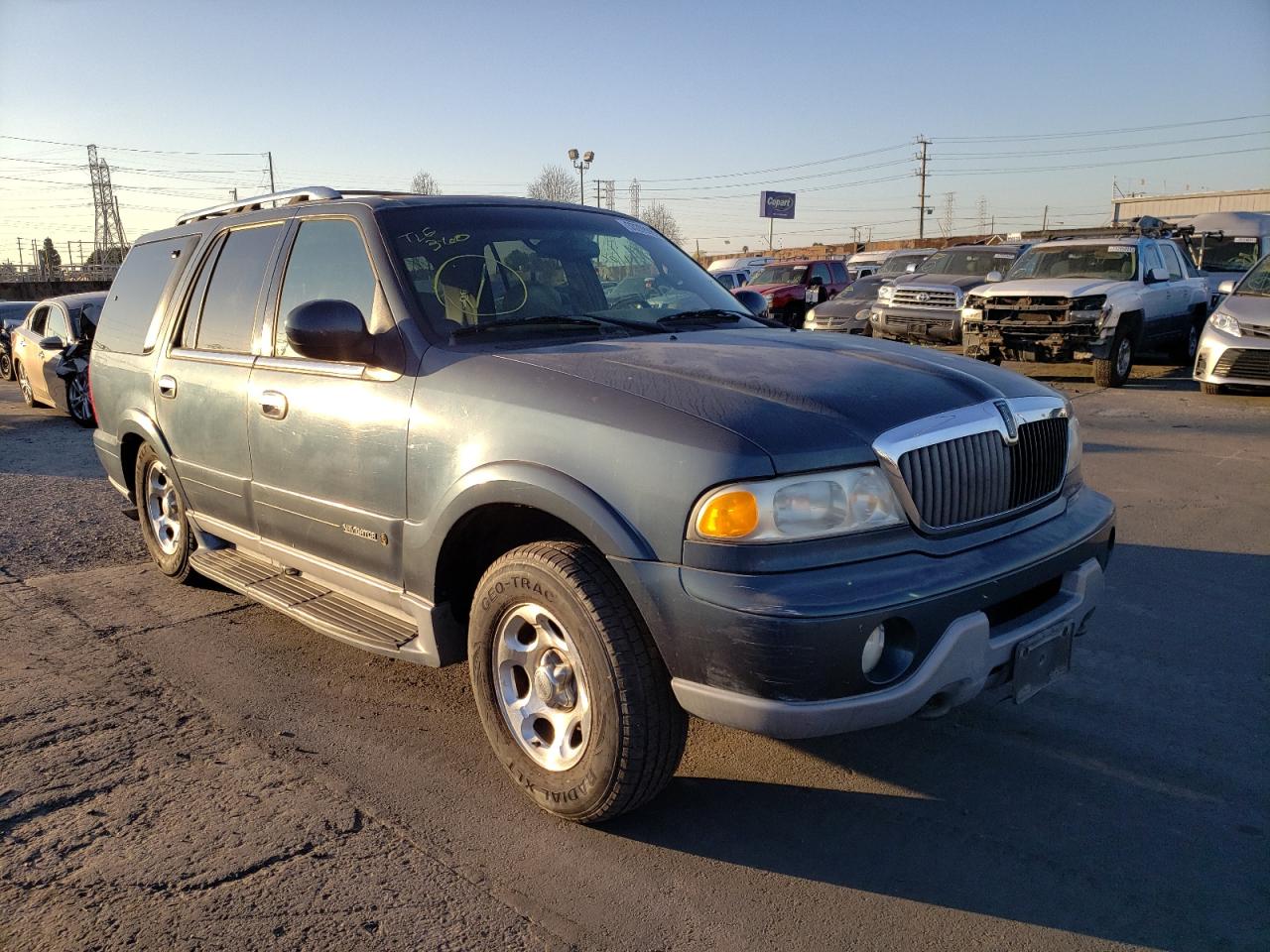 Photo 1 from auction – 2001 LINCOLN NAVIGATOR with VIN 5LMFU28R11LJ11288