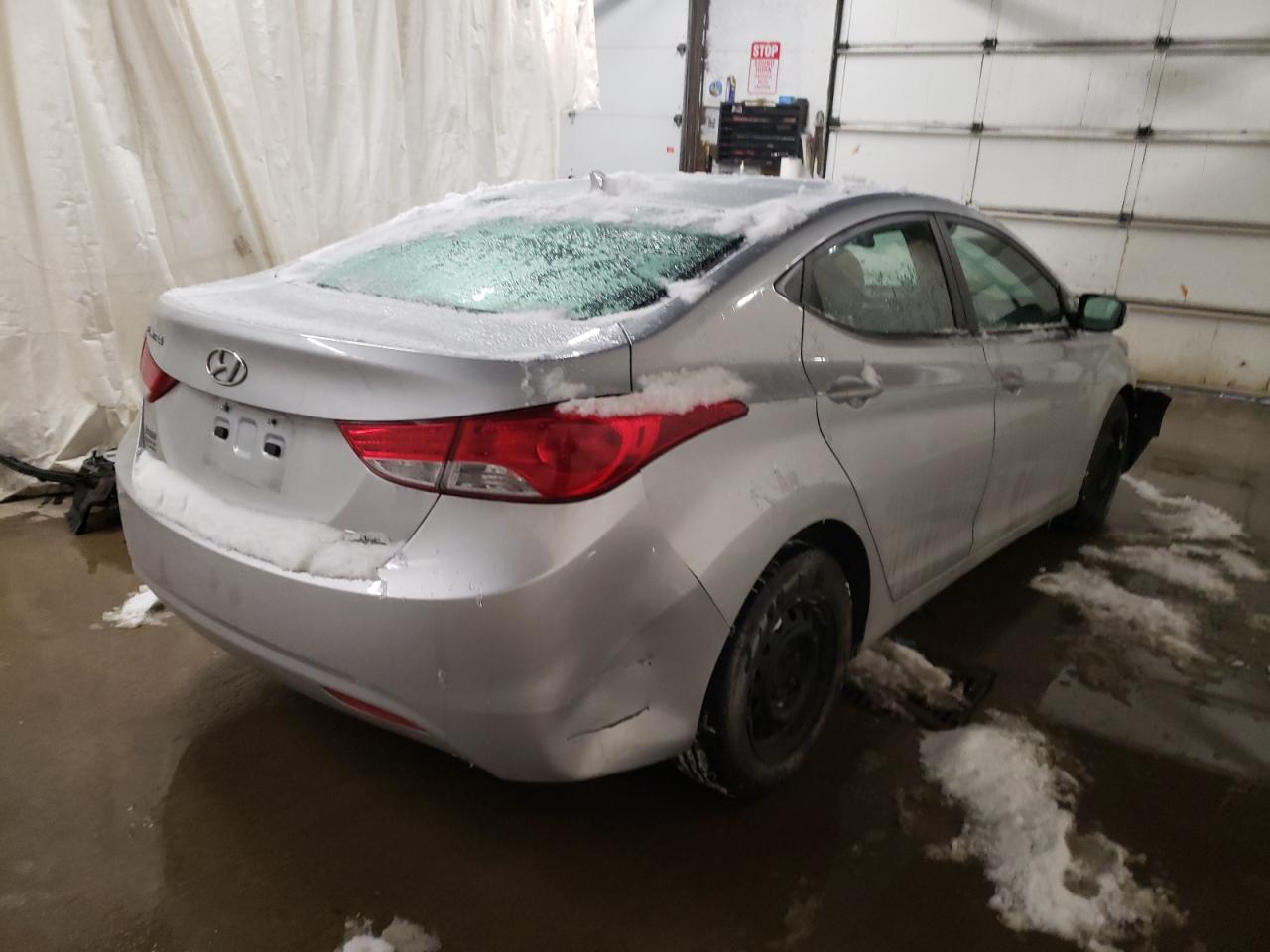 Photo 4 from auction – 2011 HYUNDAI ELANTRA GL with VIN 5NPDH4AE2BH021255