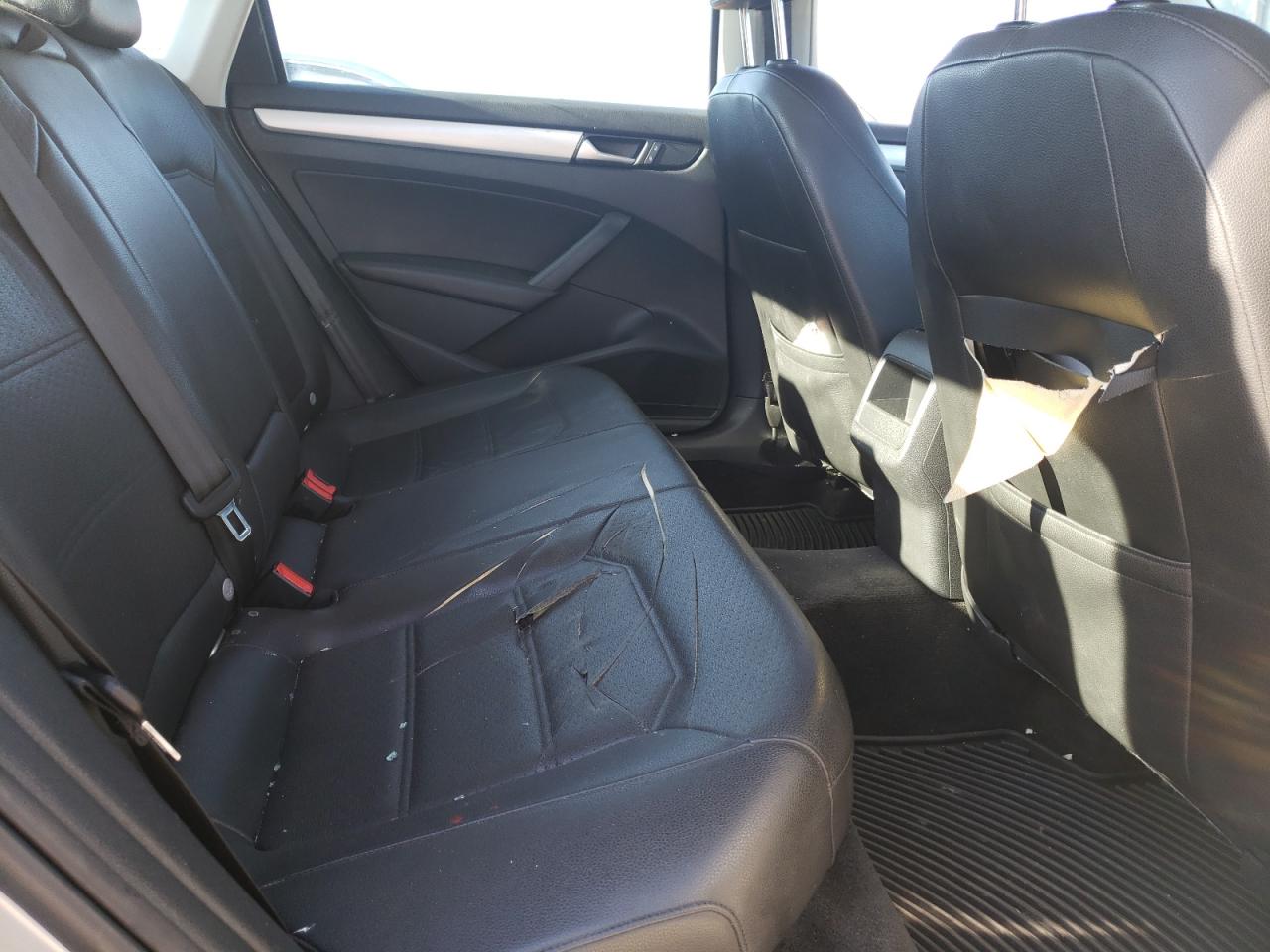 Photo 6 from auction – 2012 VOLKSWAGEN PASSAT SE with VIN 1VWBP7A38CC044916