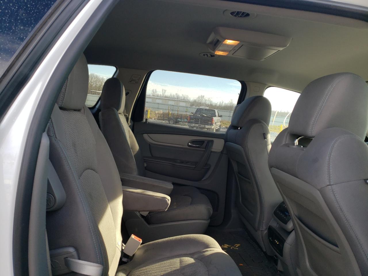 Photo 6 from auction – 2016 CHEVROLET TRAVERSE L with VIN 1GNKRGKDXGJ288872