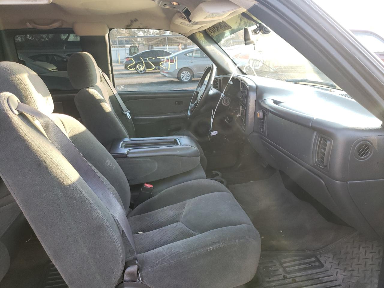 Photo 5 from auction – 2003 CHEVROLET SILVERADO with VIN 2GCEC19V931145936