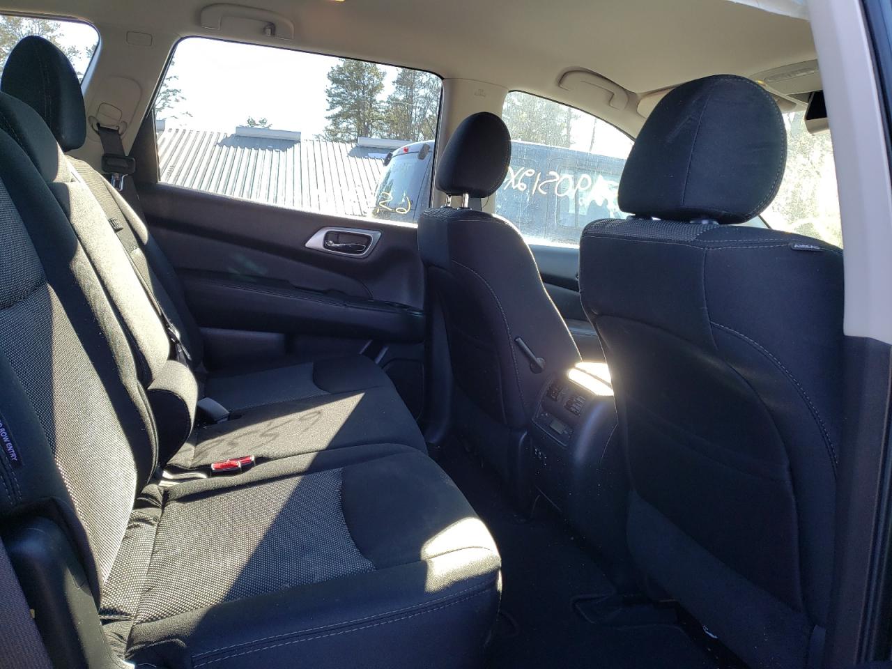 Photo 6 from auction – 2019 NISSAN PATHFINDER with VIN 5N1DR2MM3KC584391