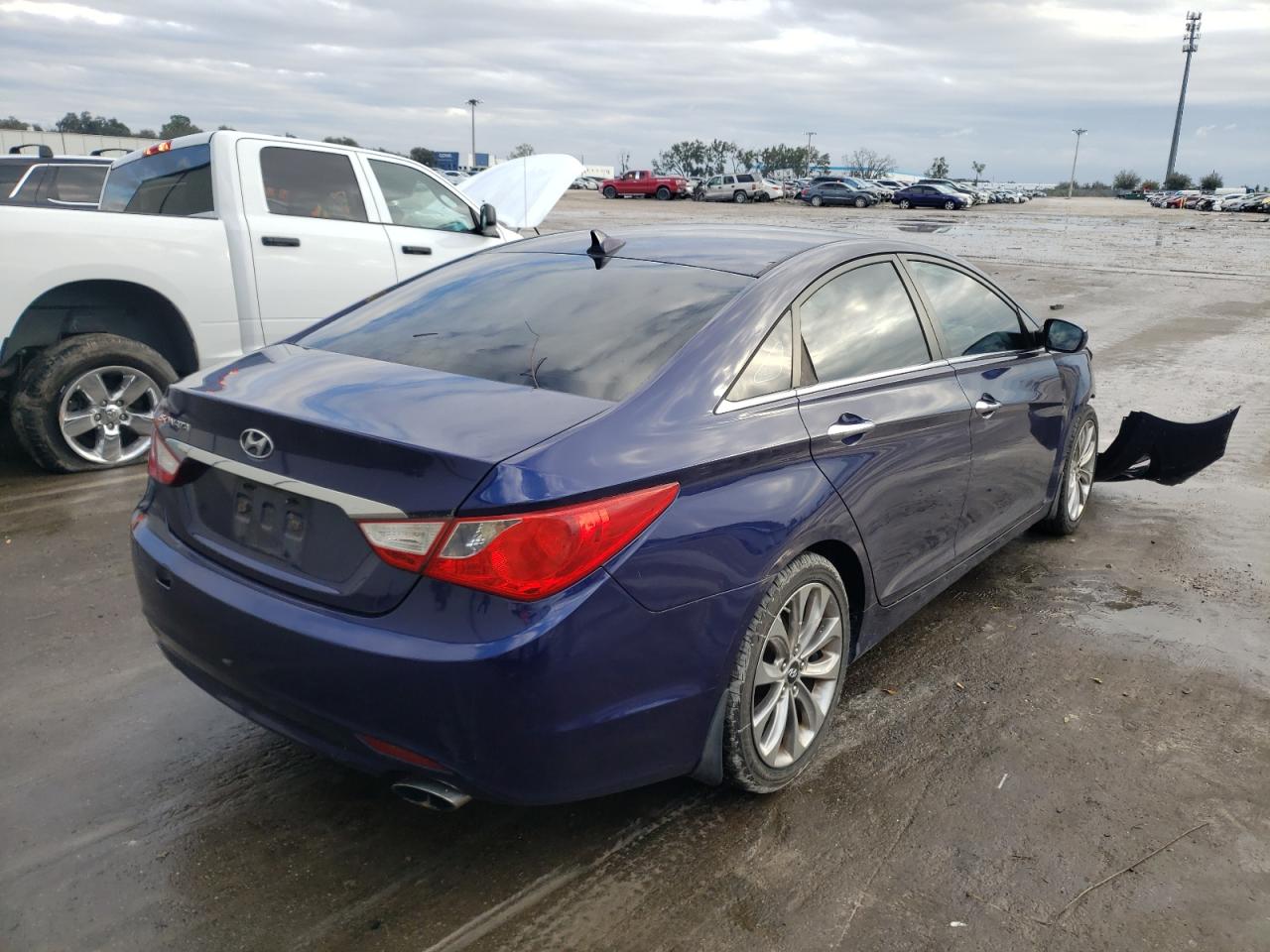 Photo 4 from auction – 2011 HYUNDAI SONATA SE with VIN 5NPEC4AC1BH188451