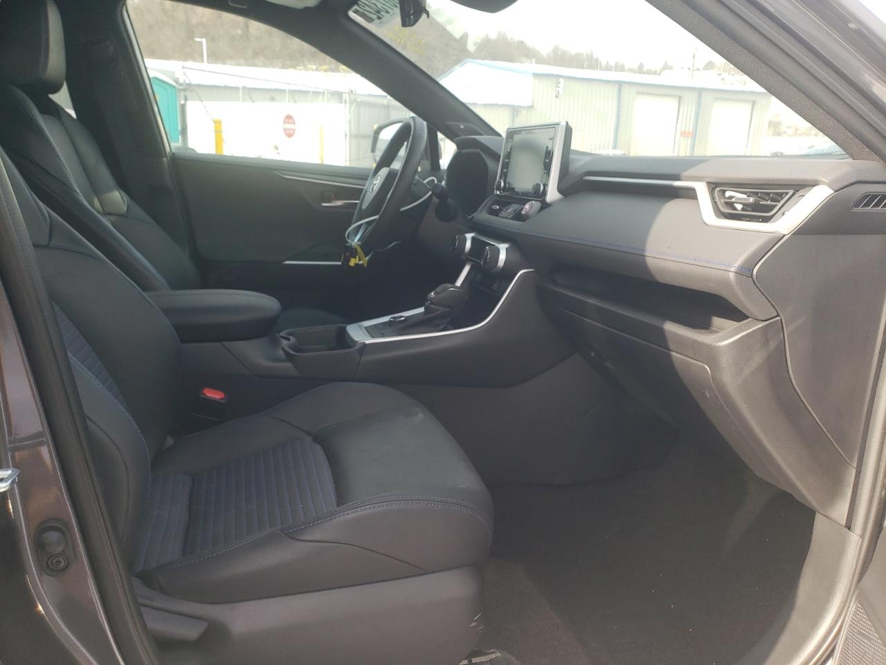 Photo 5 from auction – 2021 TOYOTA RAV4 XSE with VIN 2T3E6RFV2MW019856