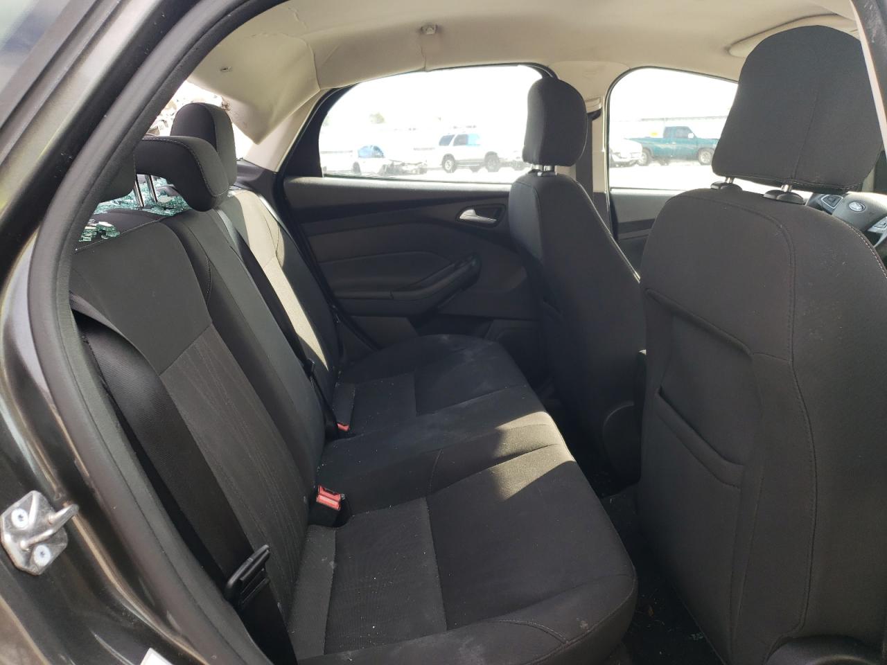 Photo 6 from auction – 2015 FORD FOCUS SE with VIN 1FADP3F22FL330422