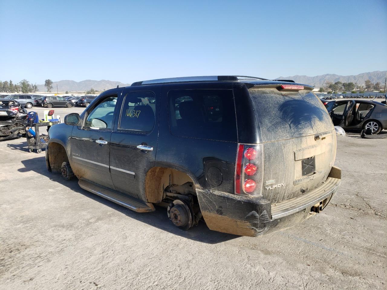 Photo 3 from auction – 2011 GMC YUKON DENA with VIN 1GKS2EEFXBR378519