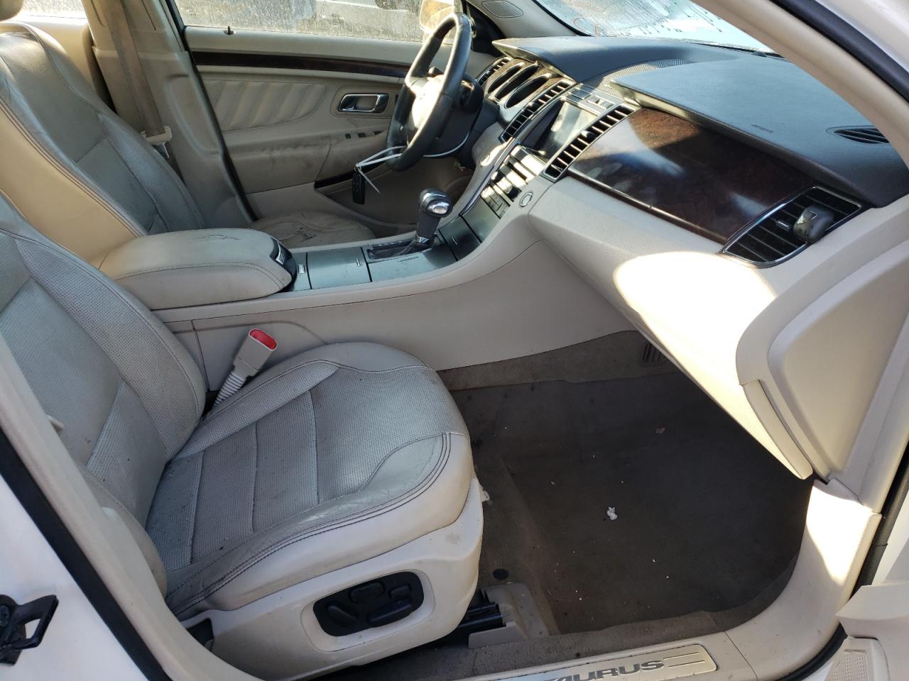 Photo 5 from auction – 2010 FORD TAURUS LIM with VIN 1FAHP2JW0AG149505