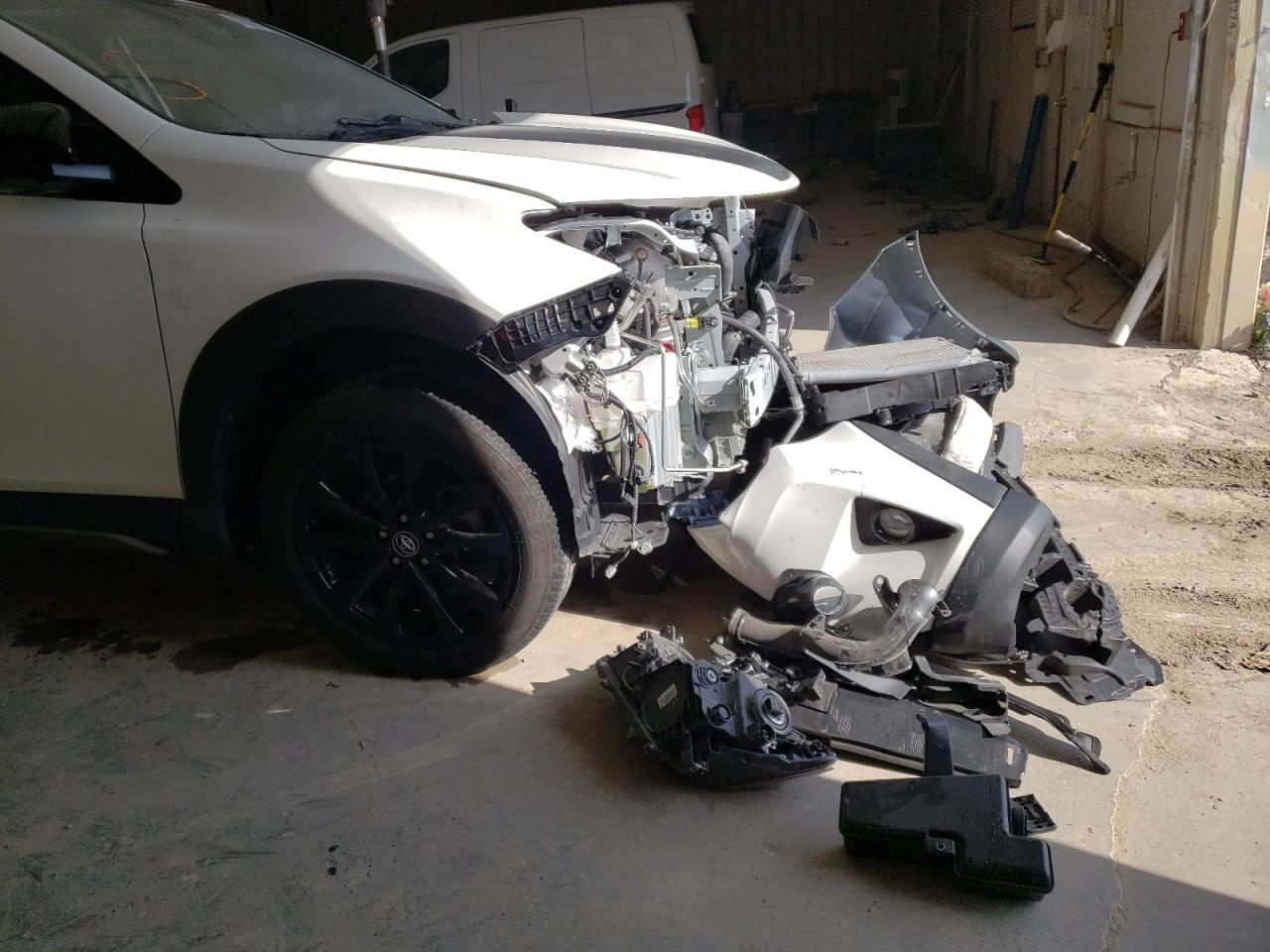 Photo 9 from auction – 2018 TOYOTA RAV4 ADVEN with VIN 2T3RFREV1JW829915