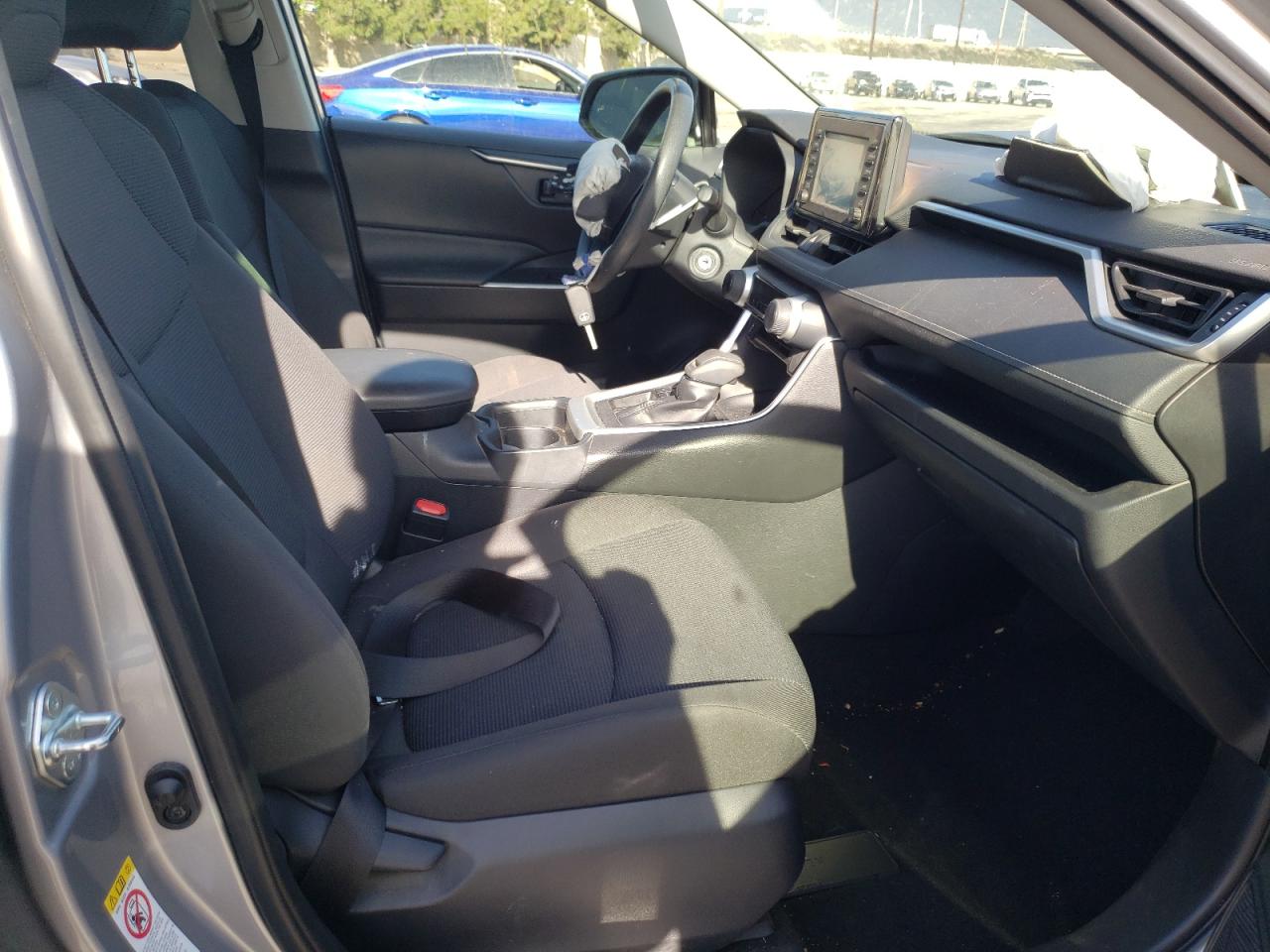 Photo 5 from auction – 2019 TOYOTA RAV4 LE with VIN JTMK1RFV7KD022621