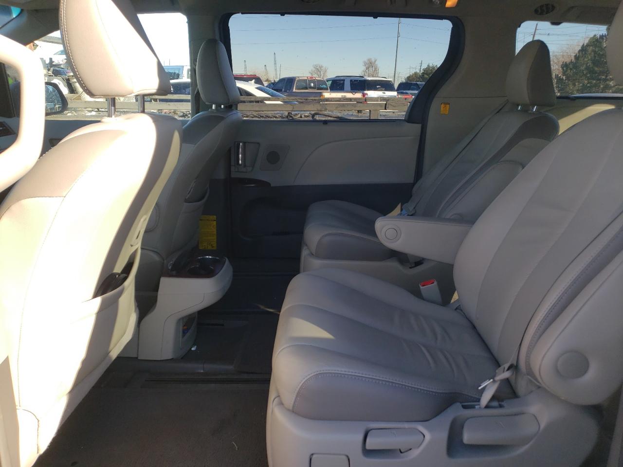 Photo 6 from auction – 2012 TOYOTA SIENNA XLE with VIN 5TDDK3DC5CS031442